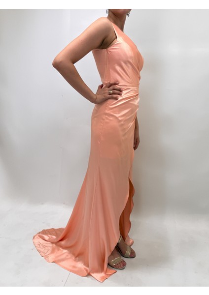 Yırtmaç Detaylı Drapeli Saten Abiye & Renk Varyantlı modelleri