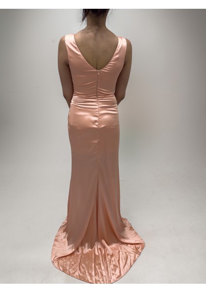 Yırtmaç Detaylı Drapeli Saten Abiye & Renk Varyantlı fırsatları