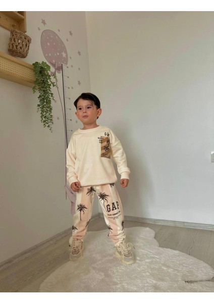 Gap Baskı Desenli Bej-Beyaz Renkli Erkek Çocuk Alt-Üst Eşofman Takım modelleri