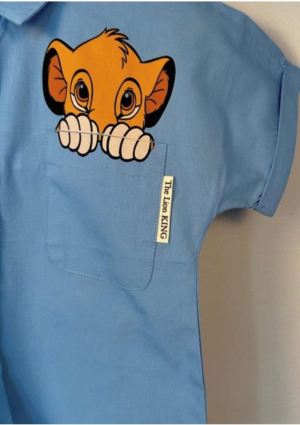 Simba Baskı Desenli Unisex Açık Mavi Düğmeli Gömlek modelleri