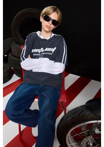 Erkek Çocuk Oversize Geniş Kalıp V Yaka Baskılı Paraşüt Uzun Kollu Tişört F1964A825AU modelleri