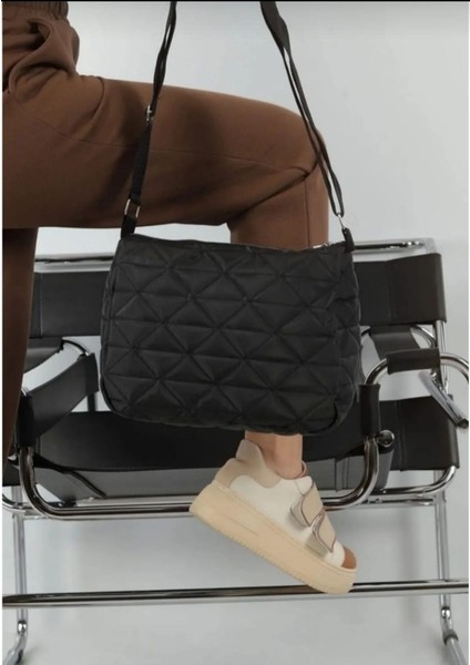 Kapitone Siyah İki Bölmeli Omuz ve Çapraz Çanta fiyatları