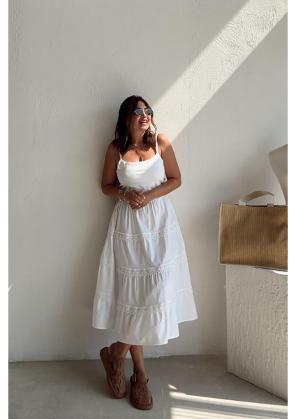 Beyaz Dantel Detaylı Elbise