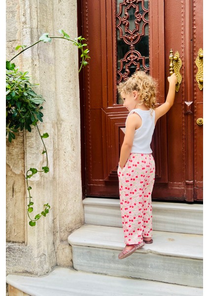 Kiraz Desenli Cepli Kız Çocuk Pantolon fırsatları