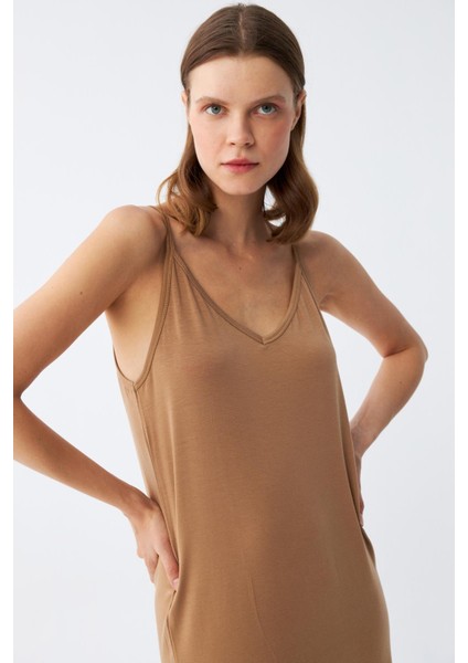 Kadın Ip Askılı Yırtmaçlı Uzun Sütlü Kahve Gecelik 90119 fırsatları