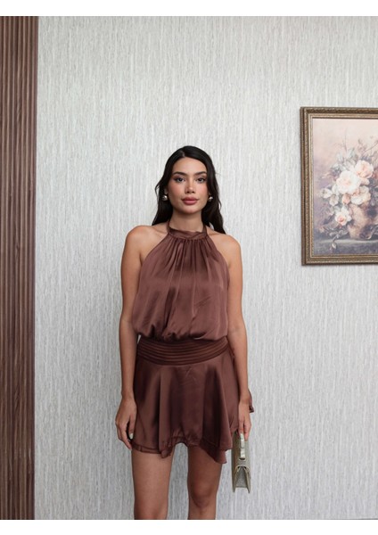 Sırtı Açık Eteği Volan Mini Elbise