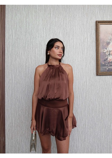 Sırtı Açık Eteği Volan Mini Elbise fırsatları