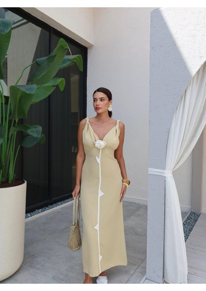 Göğüs Gül Detaylı Midi Elbise fırsatları