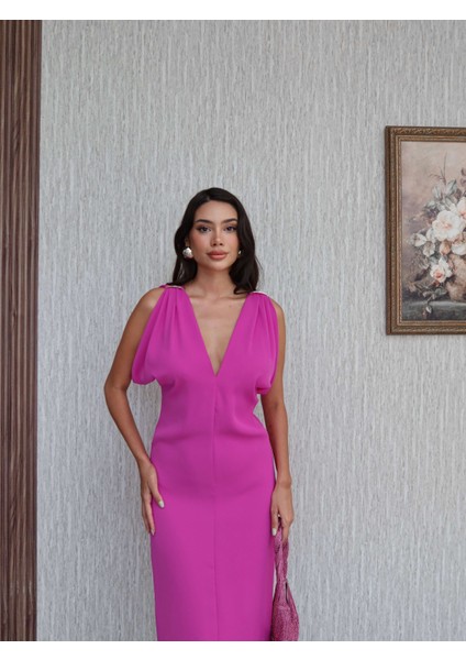 V Yaka Omuz Toka Detaylı Midi Elbise fiyatları