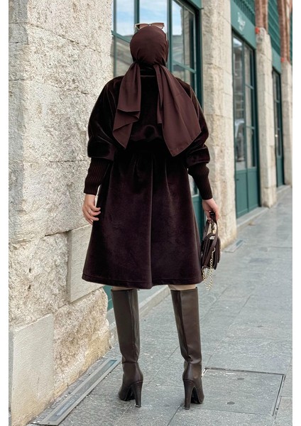 Bel Kuşaklı Yaka Taş Broş Detaylı Kaban 7874 Kahverengi