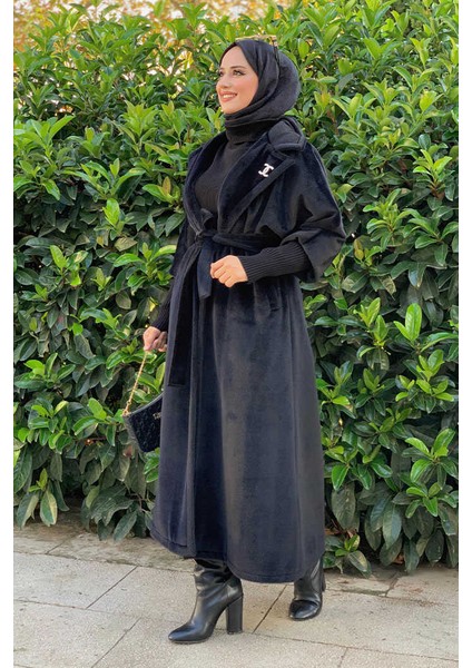 Bel Kuşaklı Yaka Taş Broş Detaylı Uzun Kaban 7923 Siyah fiyatları
