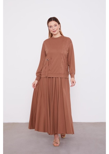 100491 Etekli Takım Önü Cep Görünümlü Kol Ucu Manşetli Omuz ve Cep Yeri Jakar Desenli Oversize Eteğin Beli Lastikli 2'li Spor Etekli Takım