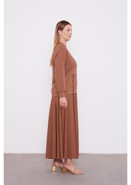 100491 Etekli Takım Önü Cep Görünümlü Kol Ucu Manşetli Omuz ve Cep Yeri Jakar Desenli Oversize Eteğin Beli Lastikli 2'li Spor Etekli Takım indirimleri