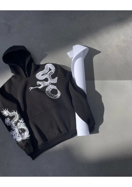 Siyah Kapşonlu Baskılı Sweatshirt