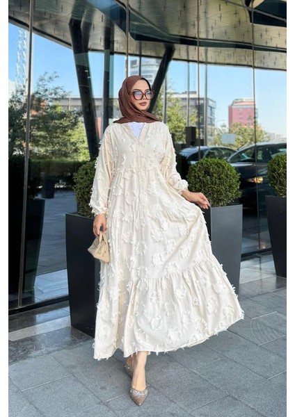 Püskül Detaylı V Yaka Düğmeli Elbise