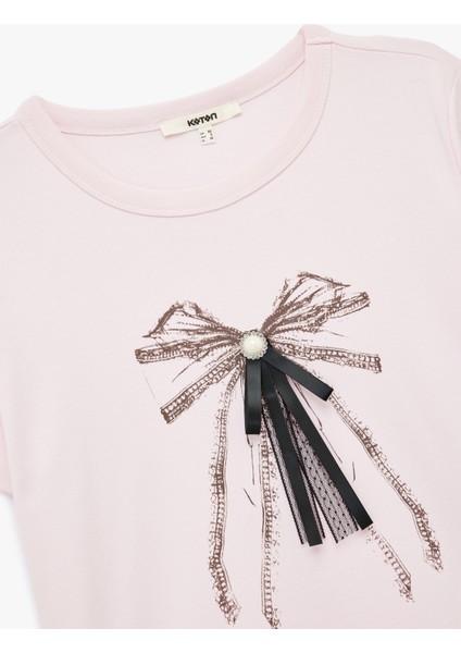 Pamuklu Kısa Kollu Fiyonk Baskılı Broş Detaylı Tişört modelleri