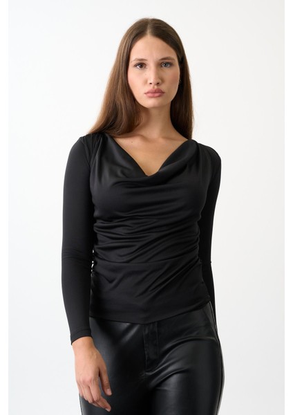 Alexandergardı Degaje Yaka Dökümlü Bluz modelleri