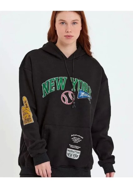 Siyah Baskılı Kapüşonlu Sweatshirt fırsatları