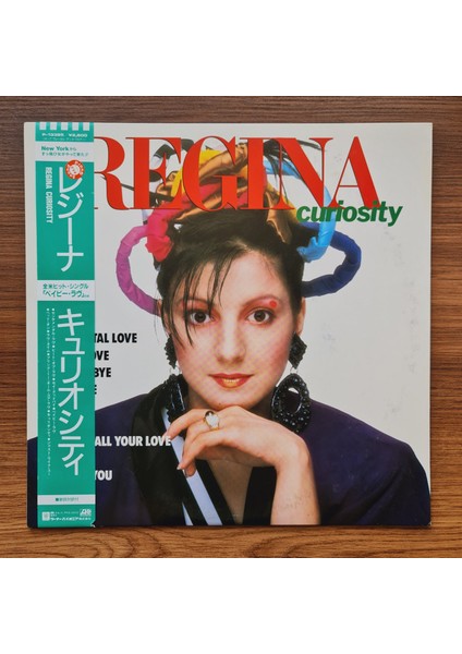 Regina – Curiosity