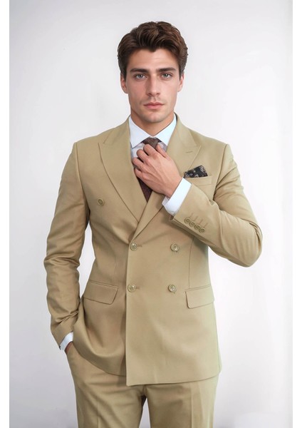 Geniş Sivri Yakalı Slim Fit Bej Erkek Kruvaze Takım Elbise - Wessi