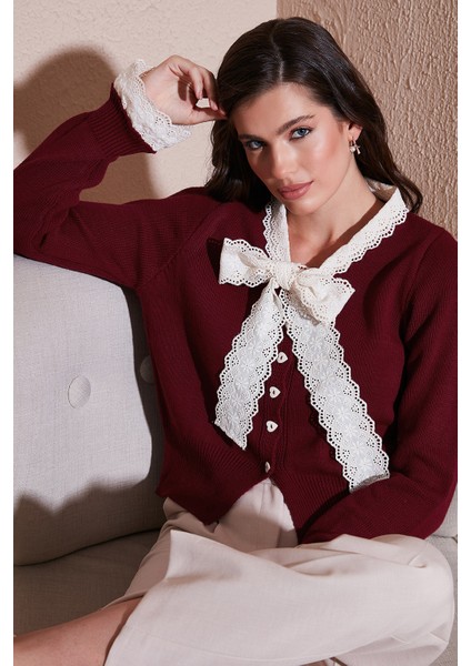 Premium Dantelli Bağlamalı Yaka Regular Fit Düğmeli Triko Hırka Bayan Hırka 680HI00251