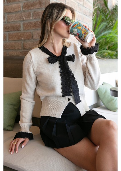 Premium Dantelli Bağlamalı Yaka Regular Fit Düğmeli Triko Hırka Bayan Hırka 680HI00251