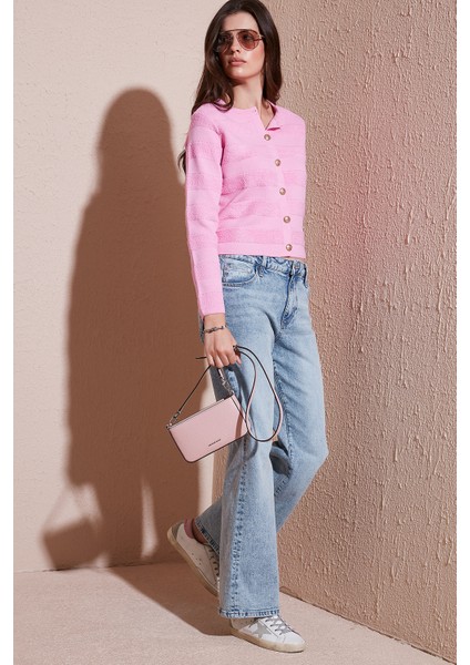 Premium Regular Fit Bisiklet Yaka Düğmeli Dokulu Triko Hırka Bayan Hırka 680HI00337 fiyatları