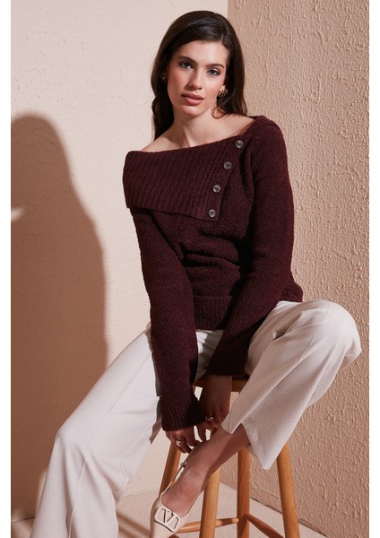 Premium Regular Fit Kayık Yaka Düğme Detaylı Kazak Bayan Kazak 680KZ002563 fiyatları