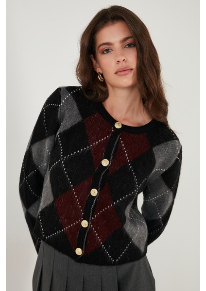 Regular Fit Bisiklet Yaka Baklava Desenli Düğmeli Crop Hırka Bayan Hırka 4615570 indirimleri
