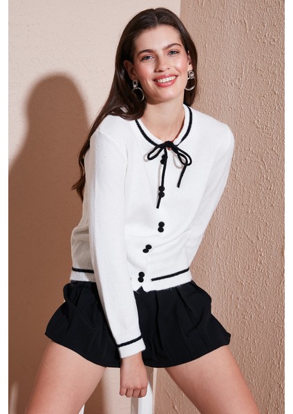 Premium Fitted Fit Bağlamalı Yaka Düğmeli Triko Hırka Bayan Hırka 680HI002408 fiyatları