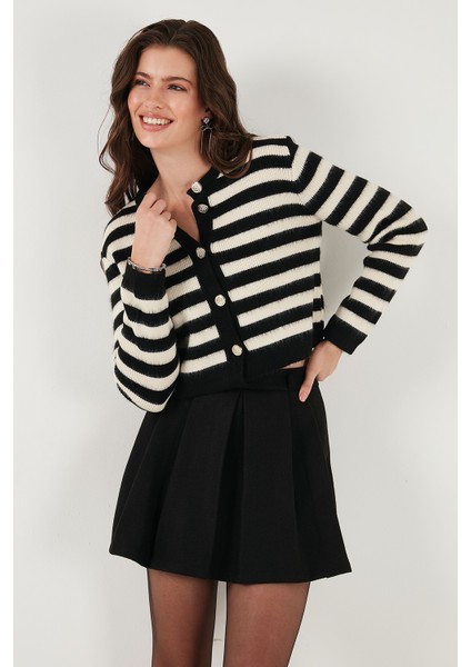 Çizgili Oversize Fit Bisiklet Yaka Düğmeli Crop Triko Hırka Bayan Hırka 4615567