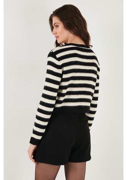 Çizgili Oversize Fit Bisiklet Yaka Düğmeli Crop Triko Hırka Bayan Hırka 4615567