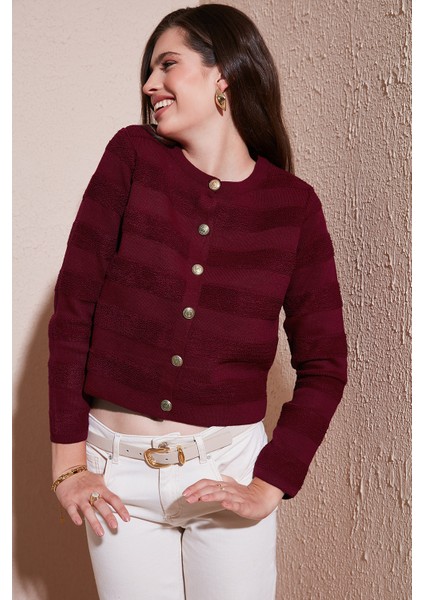 Premium Regular Fit Bisiklet Yaka Düğmeli Dokulu Triko Hırka Bayan Hırka 680HI00337 fiyatları