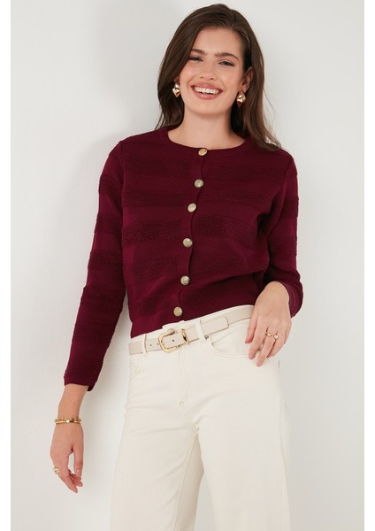 Premium Regular Fit Bisiklet Yaka Düğmeli Dokulu Triko Hırka Bayan Hırka 680HI00337 modelleri