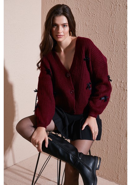 Oversize Fit V Yaka Fiyonk Detaylı Düğmeli Hırka Bayan Hırka 4615577