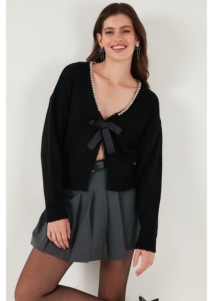 Premium Boncuk ve Fiyonk Detaylı Regular Fit V Yaka Triko Hırka Bayan Hırka 680HI00180 fiyatları