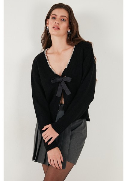 Premium Boncuk ve Fiyonk Detaylı Regular Fit V Yaka Triko Hırka Bayan Hırka 680HI00180 fırsatları