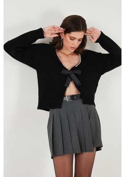 Premium Boncuk ve Fiyonk Detaylı Regular Fit V Yaka Triko Hırka Bayan Hırka 680HI00180