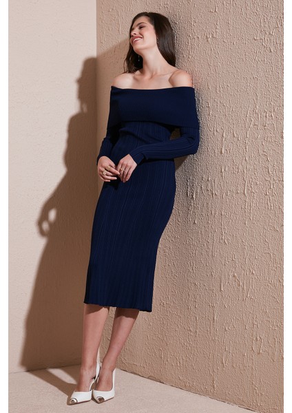 Premium Fitilli Carmen Yaka Slim Fit Midi Boy Triko Elbise Bayan Elbise 680EL00033 fiyatları