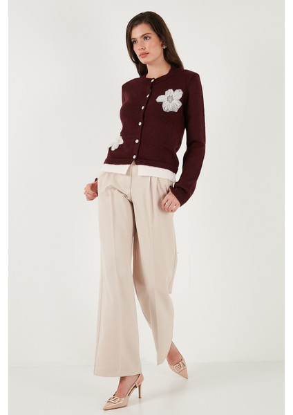 Premium Tül Çiçek Detaylı Regular Fit Bisiklet Yaka Düğmeli Triko Hırka Bayan Hırka 680HI002421 modelleri