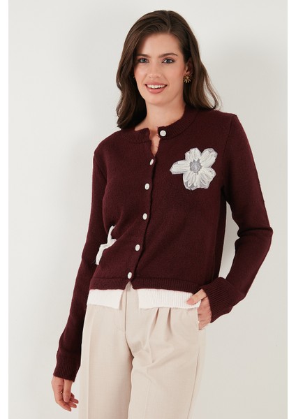 Premium Tül Çiçek Detaylı Regular Fit Bisiklet Yaka Düğmeli Triko Hırka Bayan Hırka 680HI002421 fırsatları