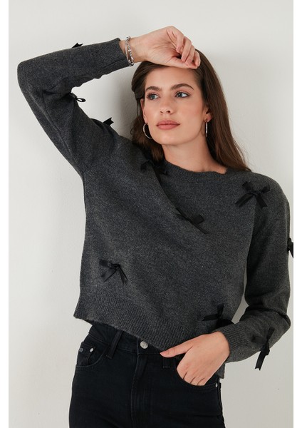 Premium Regular Fit Bisiklet Yaka Fiyonk Detaylı Triko Kazak Bayan Kazak 680KZ00155 fırsatları