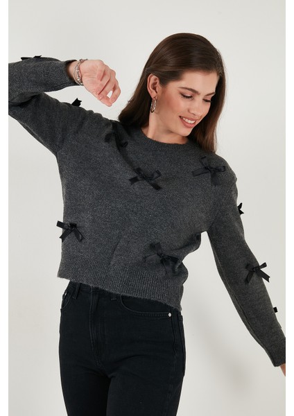 Premium Regular Fit Bisiklet Yaka Fiyonk Detaylı Triko Kazak Bayan Kazak 680KZ00155 indirimleri