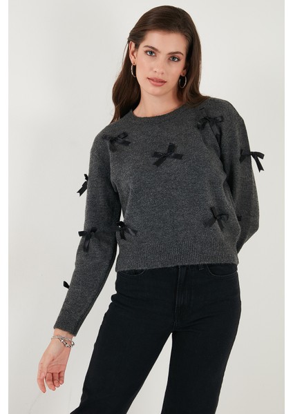 Premium Regular Fit Bisiklet Yaka Fiyonk Detaylı Triko Kazak Bayan Kazak 680KZ00155