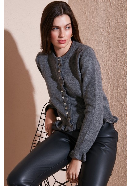 Premium Pile Detaylı Regular Fit Yuvarlak Yaka Triko Hırka Bayan Hırka 680HI00038 indirimleri