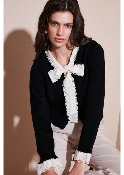 Premium Dantelli Bağlamalı Yaka Regular Fit Düğmeli Triko Hırka Bayan Hırka 680HI00251 fiyatları