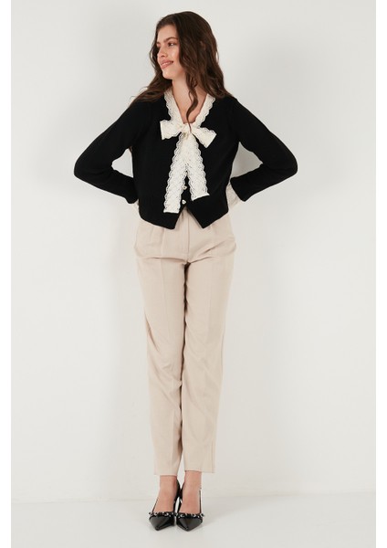 Premium Dantelli Bağlamalı Yaka Regular Fit Düğmeli Triko Hırka Bayan Hırka 680HI00251 fırsatları