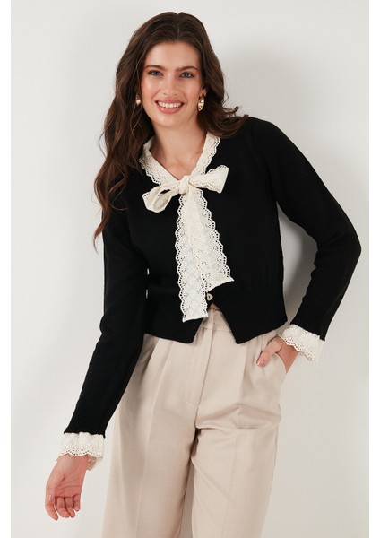 Premium Dantelli Bağlamalı Yaka Regular Fit Düğmeli Triko Hırka Bayan Hırka 680HI00251