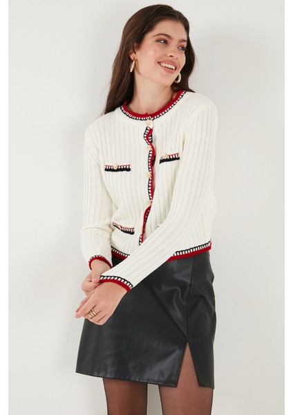 Premium Regular Fit Bisiklet Yaka Renk Bloklu Düğmeli Crop Hırka Bayan Hırka 680HI00550 indirimleri