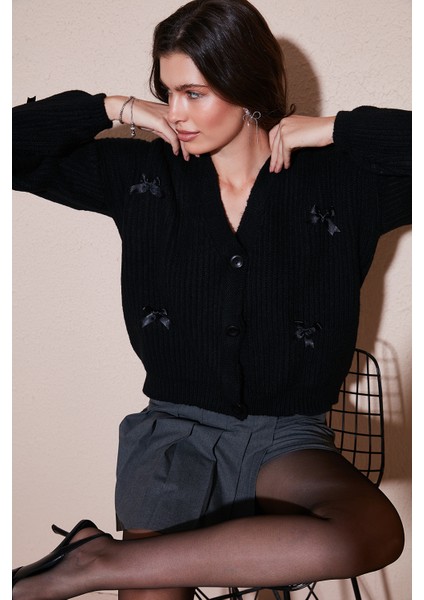 Oversize Fit V Yaka Fiyonk Detaylı Düğmeli Hırka Bayan Hırka 4615577